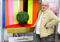 Pierre Demesmaeker was at the fair with his FotoCCar showing the possibility for different backgrounds for companies to have their own logo.